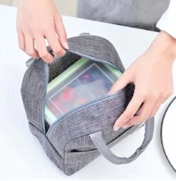 Koeltas - Lunchtas - Volwassenen En Kinderen - Compact & Handig: Zomer - Picknick -School - Lunch - Werk - Klassiek Grijs 22 Koeltas - Lunchtas - Volwassenen En Kinderen - Compact & Handig: Zomer - Picknick -School - Lunch - Werk - Klassiek Grijs -Buiten Kamperen 1168x1200 5