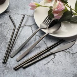 House Of Husk Reisbestek - Reis Bestekset - Chopsticks - Metalen Rietjes Met Borstel - Lepel - Vaatwasserbestendig - RVS - 7 Delig - Zwart -Buiten Kamperen 1200x1200 1815
