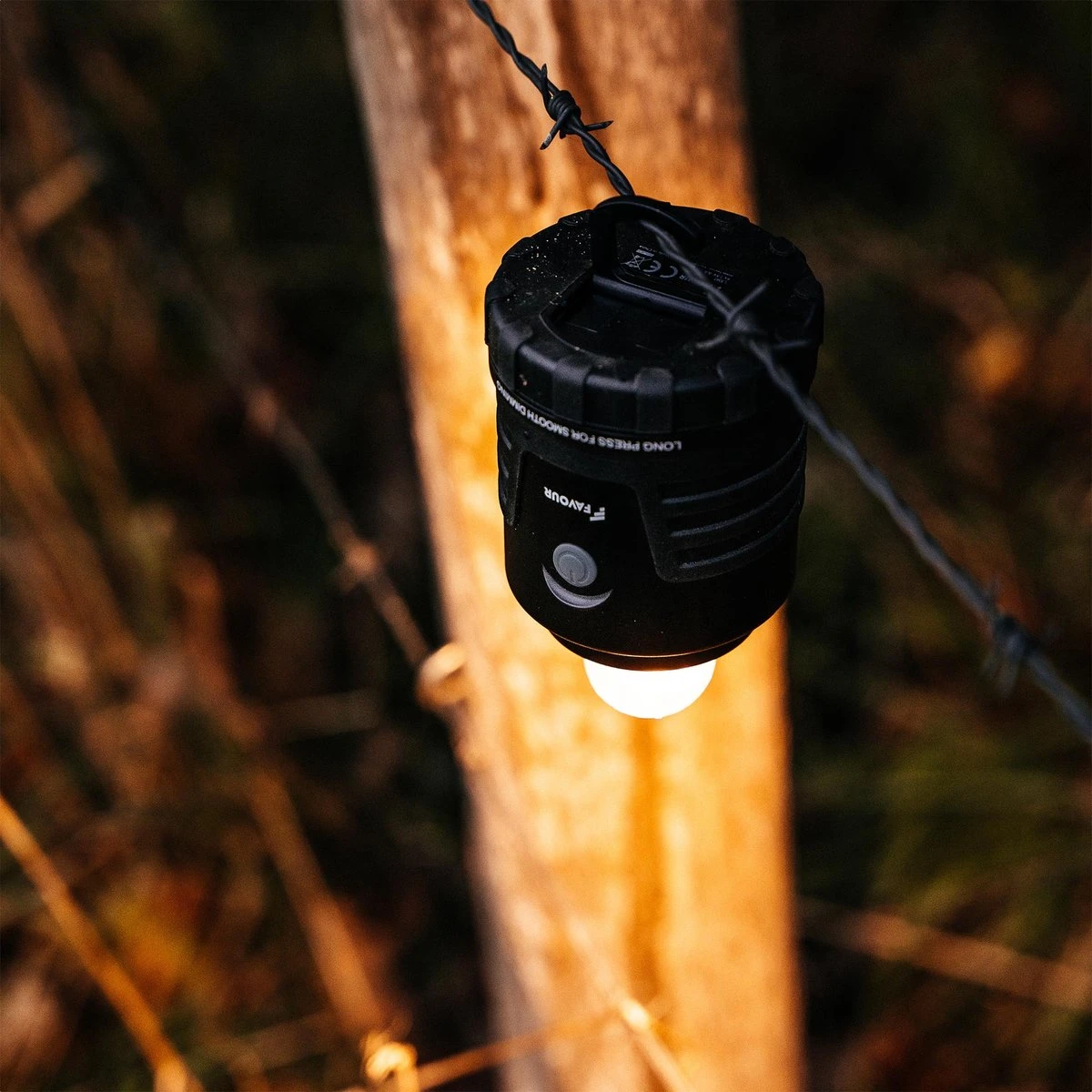 Favour L1061 Camping Lamp LED, 875 Lumen, IP64, Waterdicht, Draagbare Kampeerlamp, Tentlamp, Schokbestendig, 4 Verschillende Lichtmodi Incl Kaarslicht-modus, Afneembaar Deksel, Handig & Compact Formaat 7 Favour L1061 Camping Lamp LED, 875 Lumen, IP64, Waterdicht, Draagbare Kampeerlamp, Tentlamp, Schokbestendig, 4 Verschillende Lichtmodi Incl Kaarslicht-modus, Afneembaar Deksel, Handig & Compact Formaat - Afbeelding 7