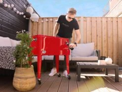 AXI Retro Cooler Rood - Koeler Met Wielen - 76L Inhoud - Koelbox Met Aftapkraan -Buiten Kamperen 1200x900 49