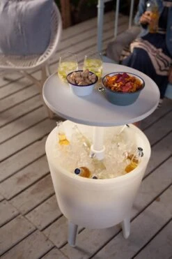 Keter Coolbar Partytafel – Lichtgevend - 49,5x49,5x57cm - Wit 14 Keter Coolbar Partytafel – Lichtgevend - 49,5x49,5x57cm - Wit -Buiten Kamperen 800x1200 30